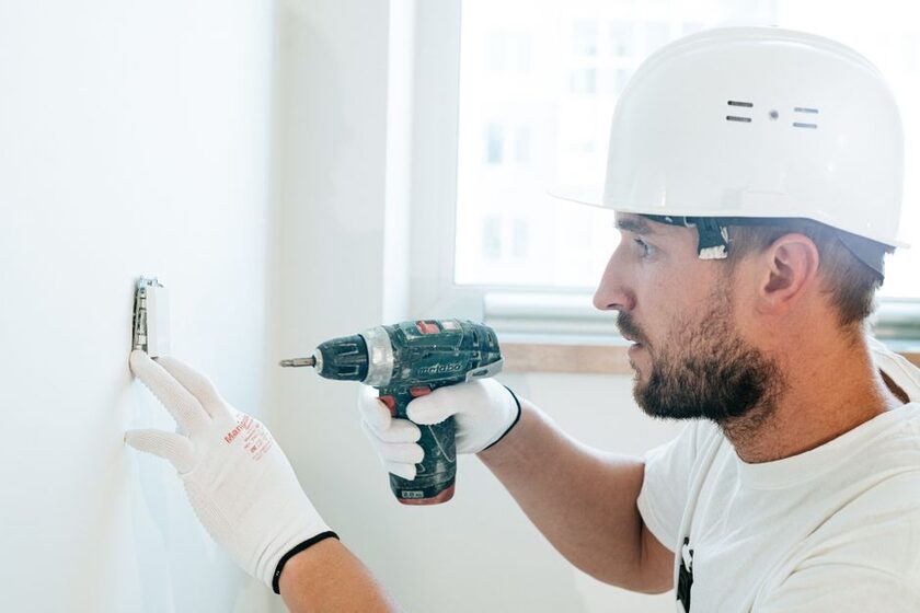 UniversalImpact 800, percussion filaire avec KickBack Control Bosch